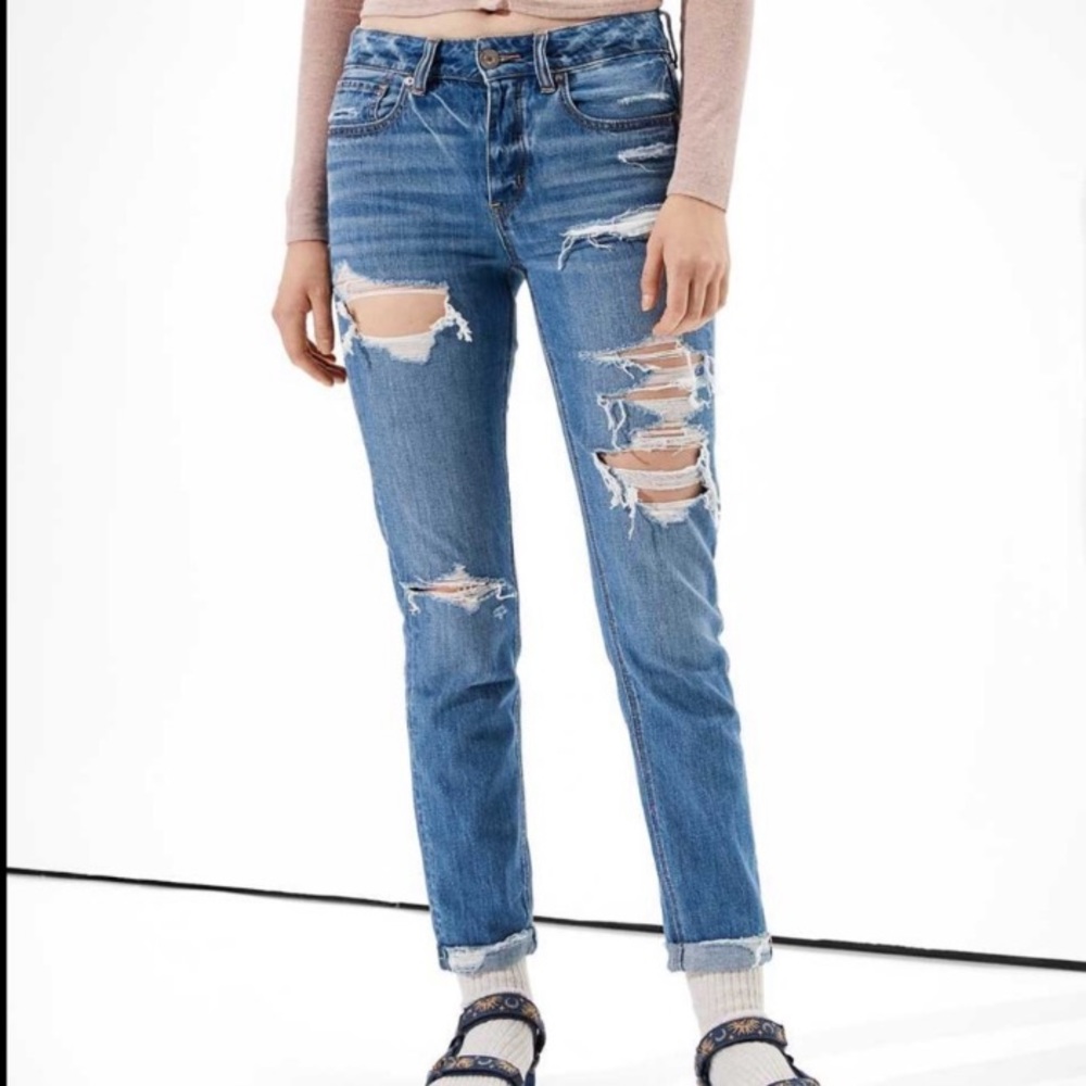 American Eagle Distressed Tom Girl Jeans in Blue